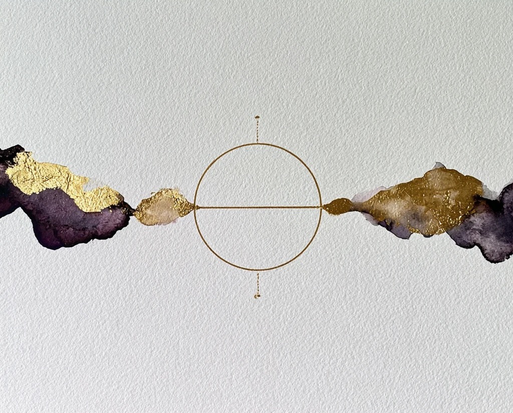 Gold and violet ink drawn together through a fine gold circle